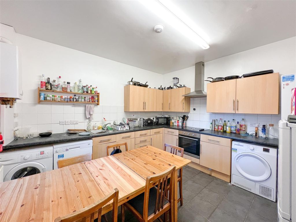 Property photo 2 of 10 Qvhrfjeh-K2Myby5Tprsmq.Jpg