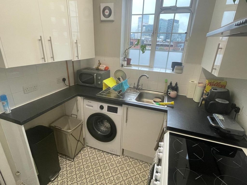 Property photo 3 of 9 Kitchen
