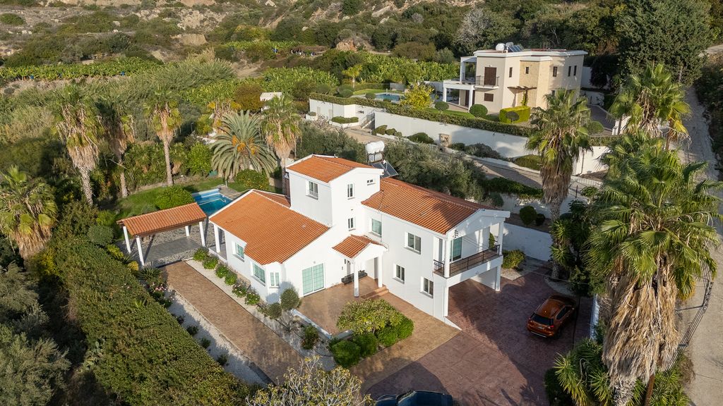 Property photo 2 of 50