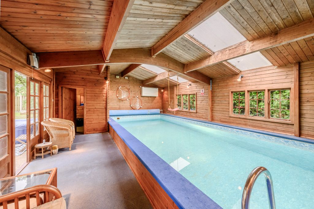 Property photo 2 of 23 Swimming Pool