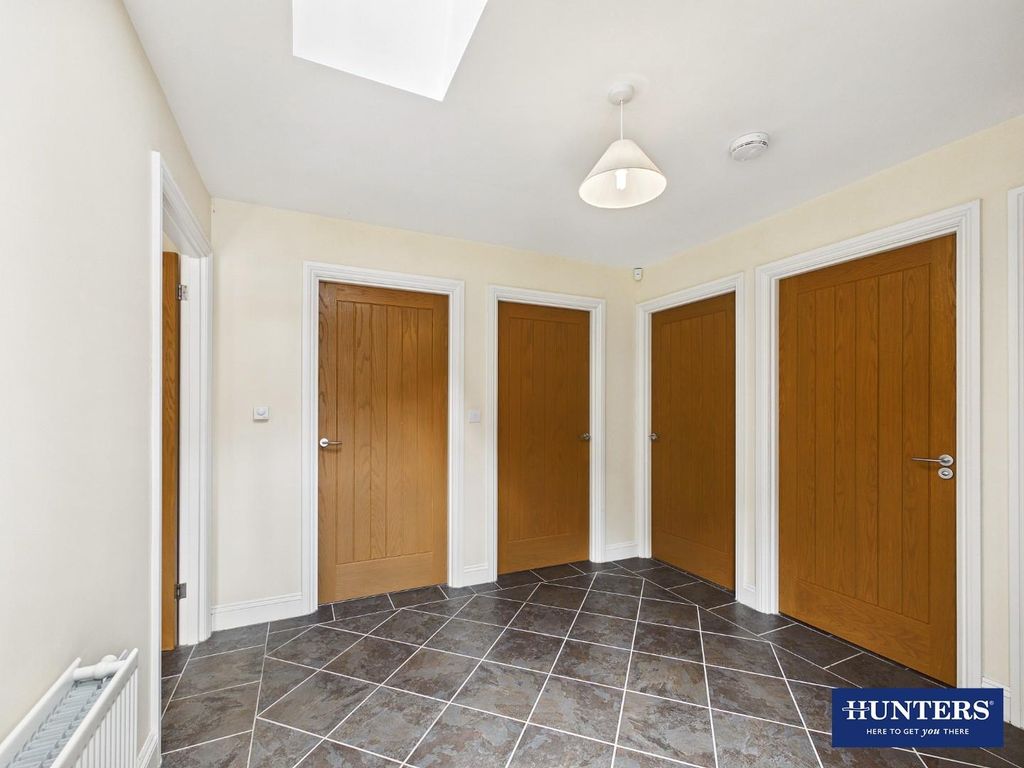 Property photo 3 of 27 Entrance Hall