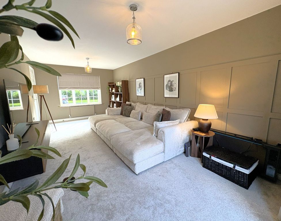 Property photo 2 of 28