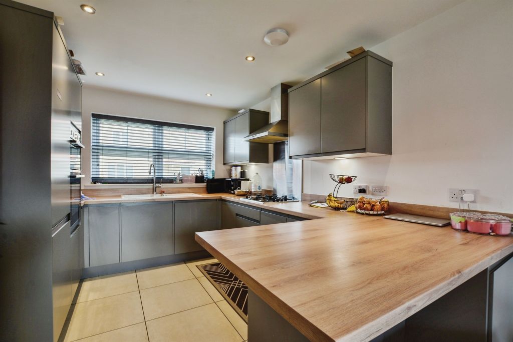 Property photo 2 of 12 Kitchen