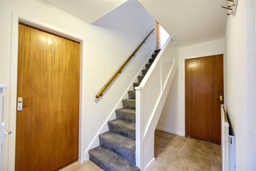 Property photo 2 of 25 Entrance Hall.Jpeg