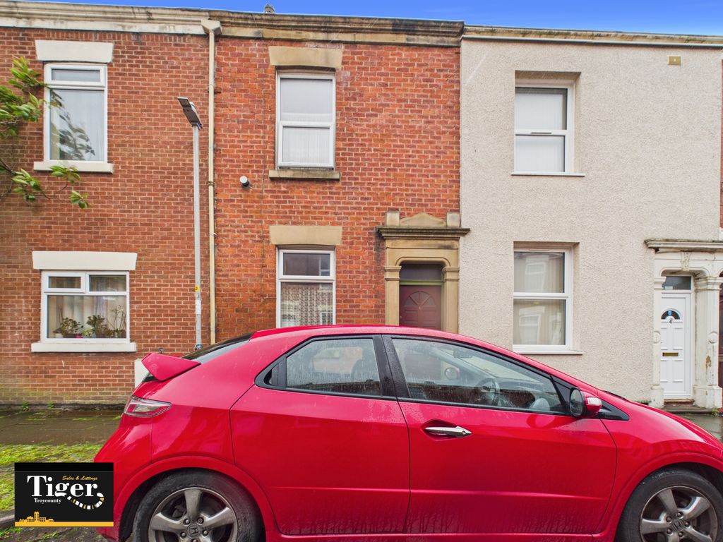 Property photo 1 of 11 Cam01931G0-Pr0369-Still010
