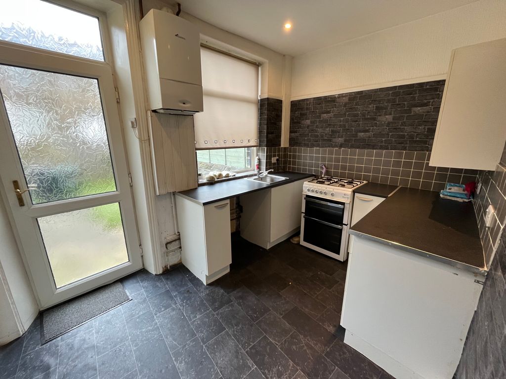 Property photo 3 of 7 Kitchen