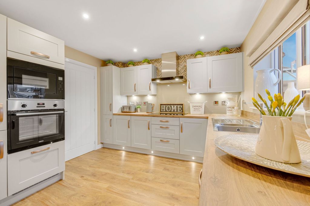 Property photo 3 of 28