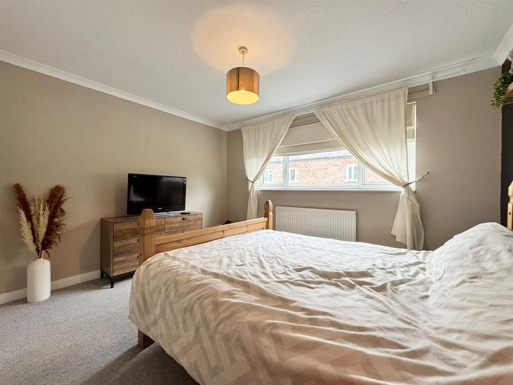 Property photo 3 of 13 Bedroom 1