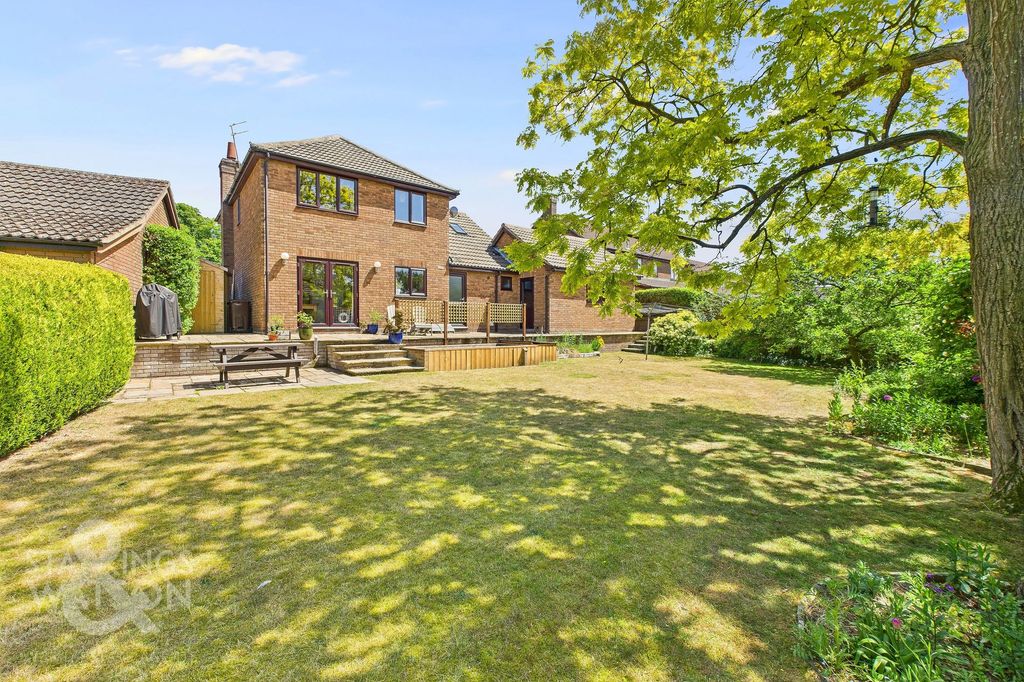 Property photo 2 of 42