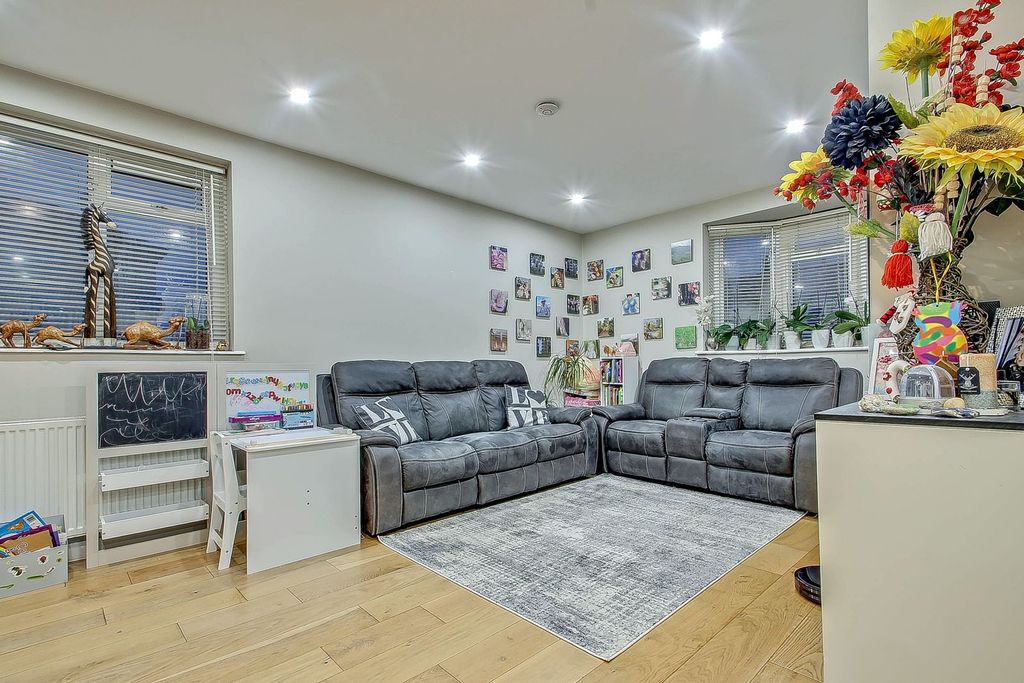 Property photo 3 of 14 4Zb9Zntq