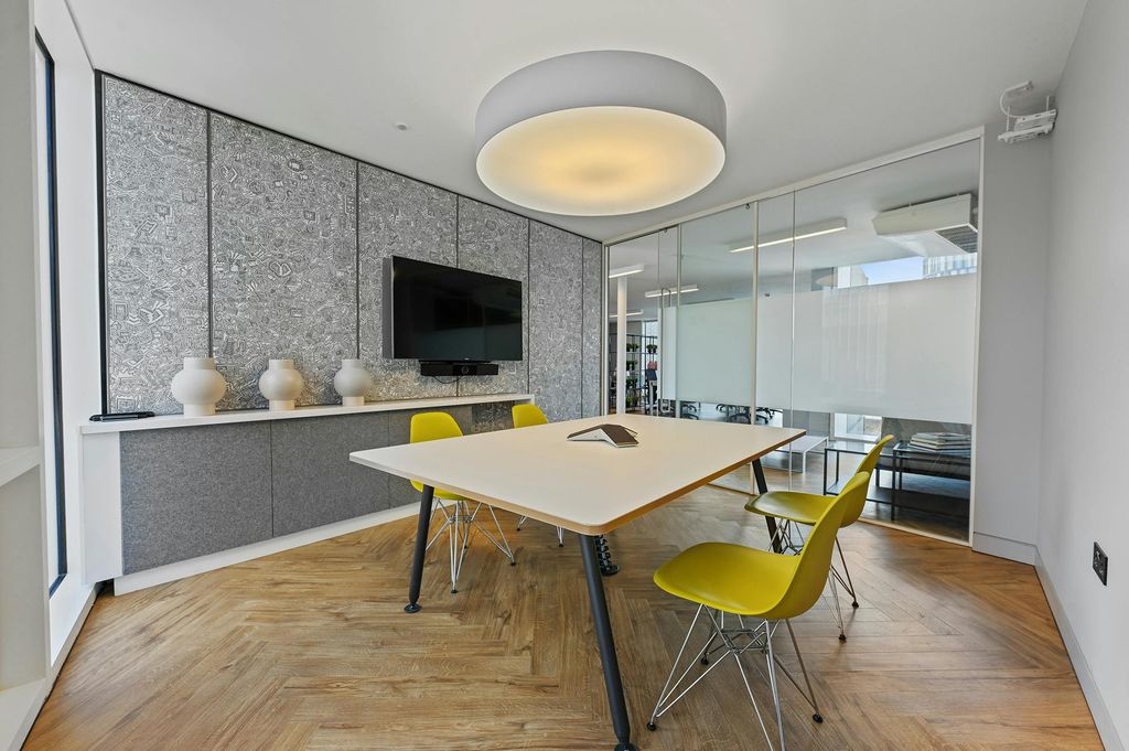 Property photo 3 of 17 Olbc141Curtainroad2.Jpg