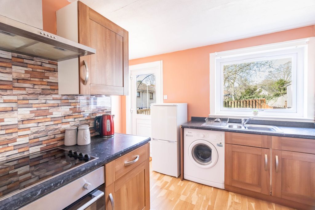 Property photo 3 of 32 Kitchen