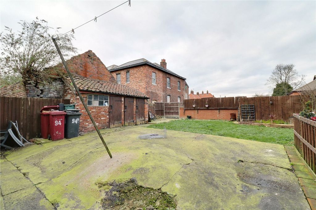 Property photo 2 of 14