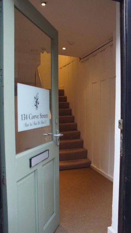 Property photo 3 of 20 Communal Entrance