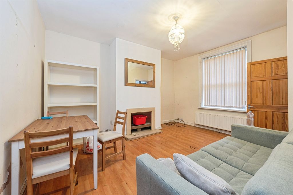 Property photo 2 of 8