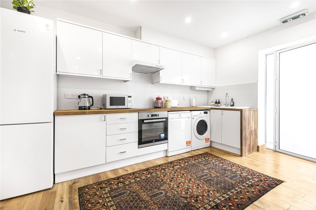 Property photo 2 of 18 Reception/Kitchen