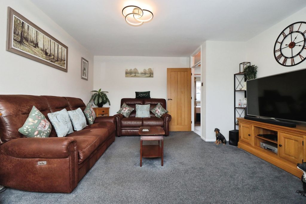 Property photo 2 of 20 Lounge