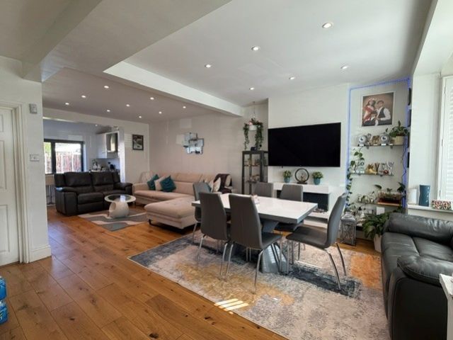 Property photo 2 of 11 Reception