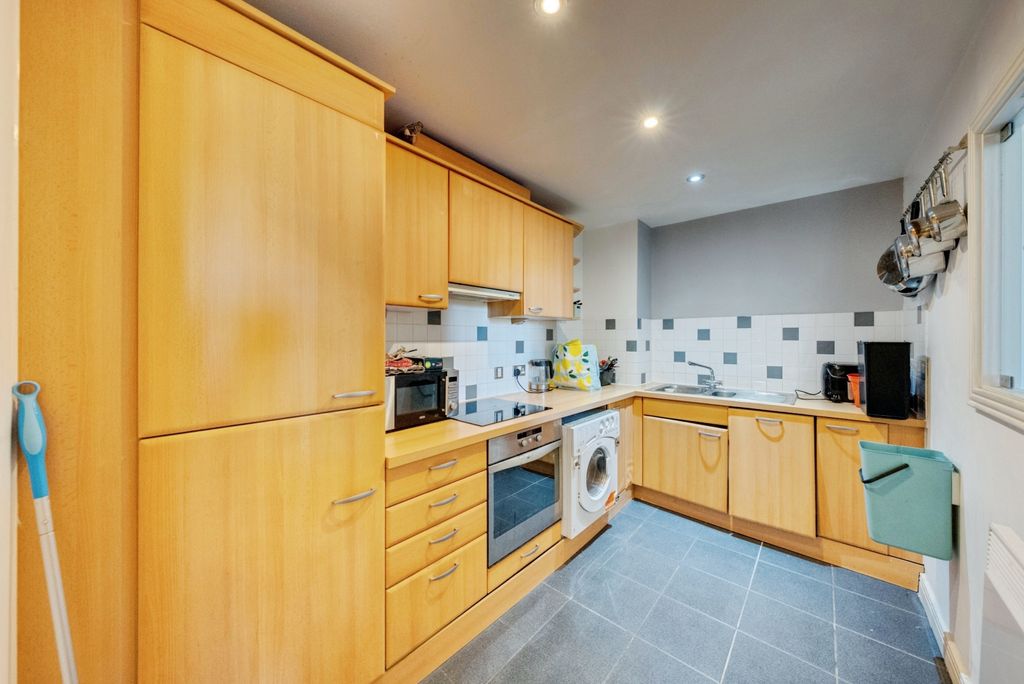 Property photo 3 of 17 A7S02088Hdr