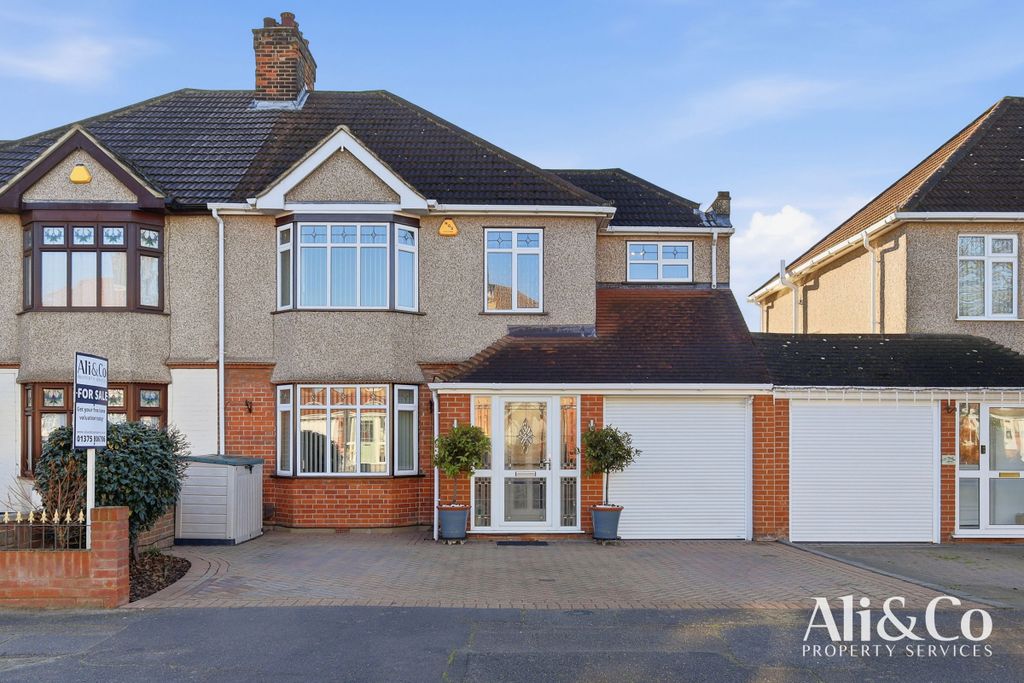 Property photo 1 of 32