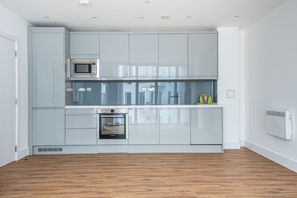 Property photo 2 of 8 Picture No. 13