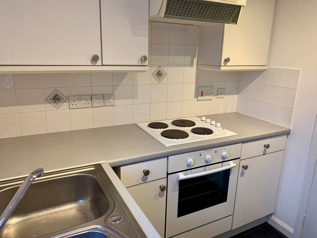 Property photo 2 of 7 Kitchen