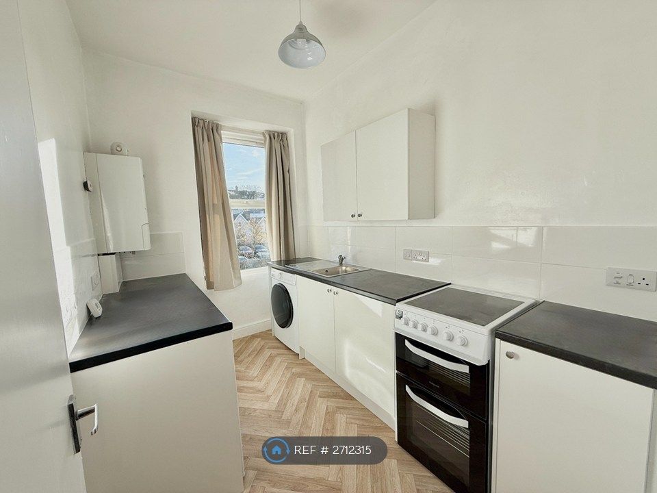 Property photo 2 of 7 Kitchen