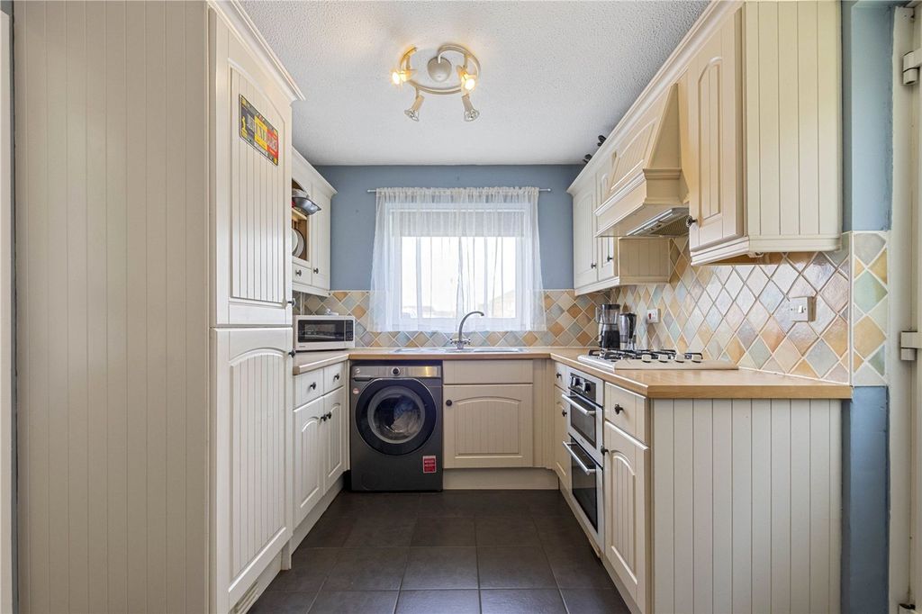 Property photo 3 of 16 Kitchen