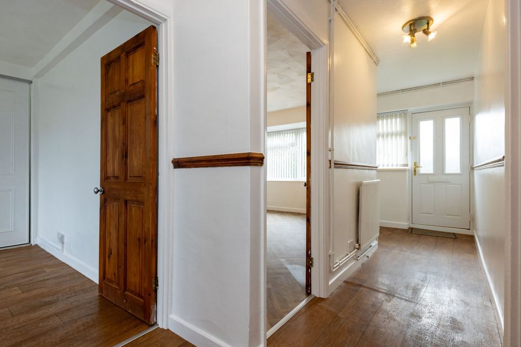 Property photo 3 of 19 Hallway