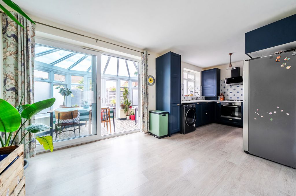 Property photo 2 of 16 1498853-12-6A8875...