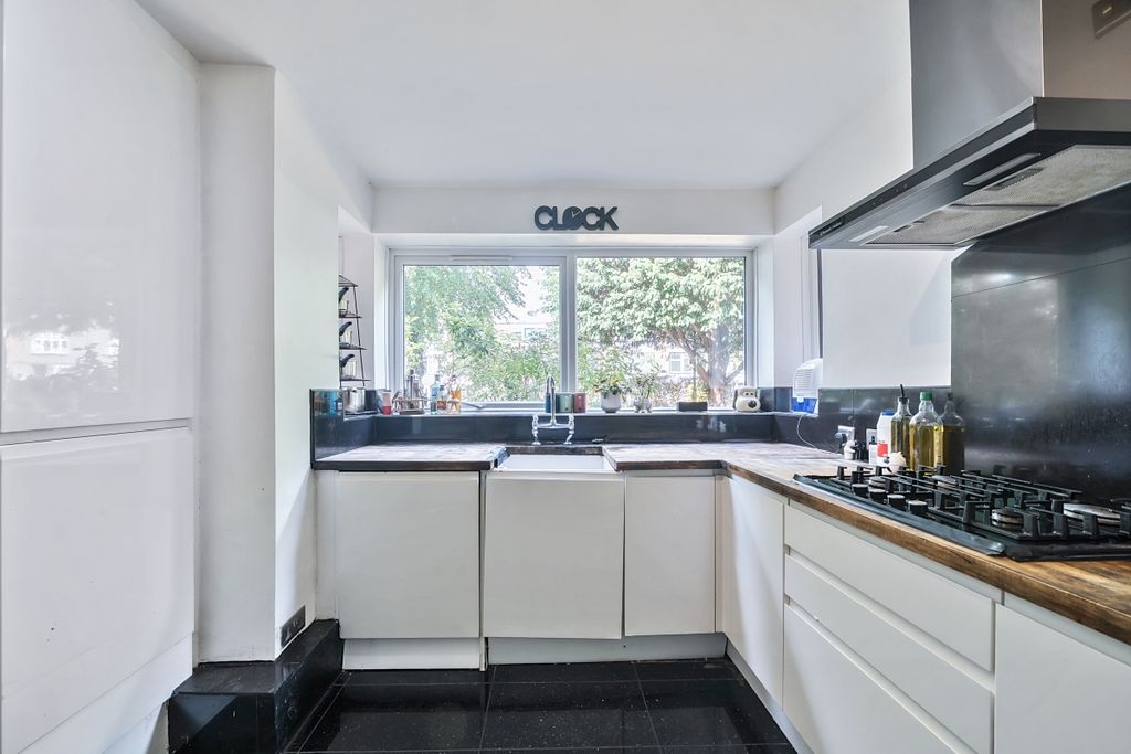 Property photo 3 of 18 1335243-11-689246...