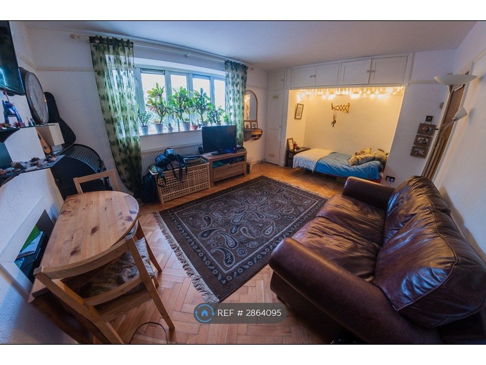 Property photo 2 of 9 Main Studio Room 2