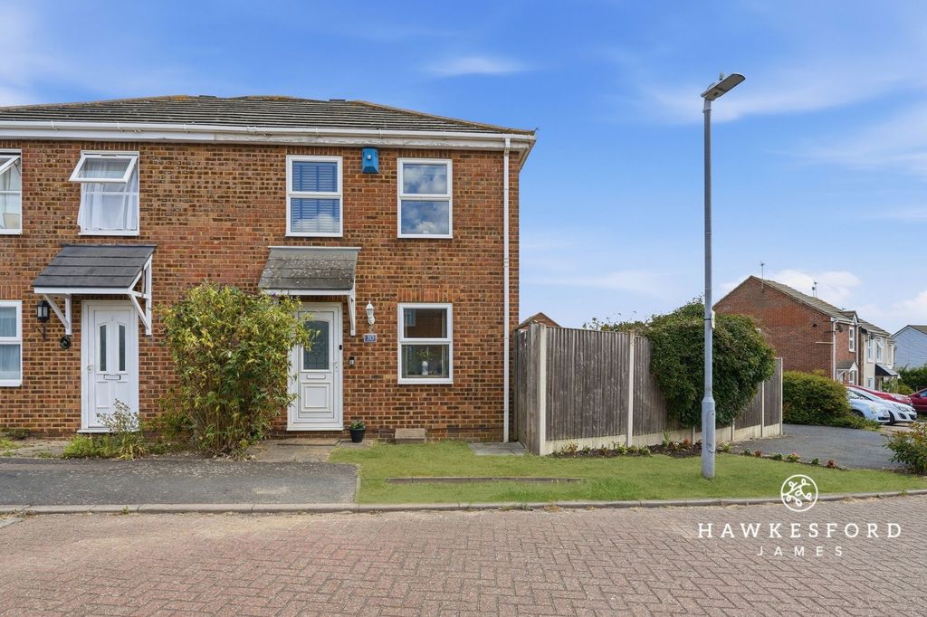 Property photo 1 of 15 Wadham Place, Sittingbourne - Front