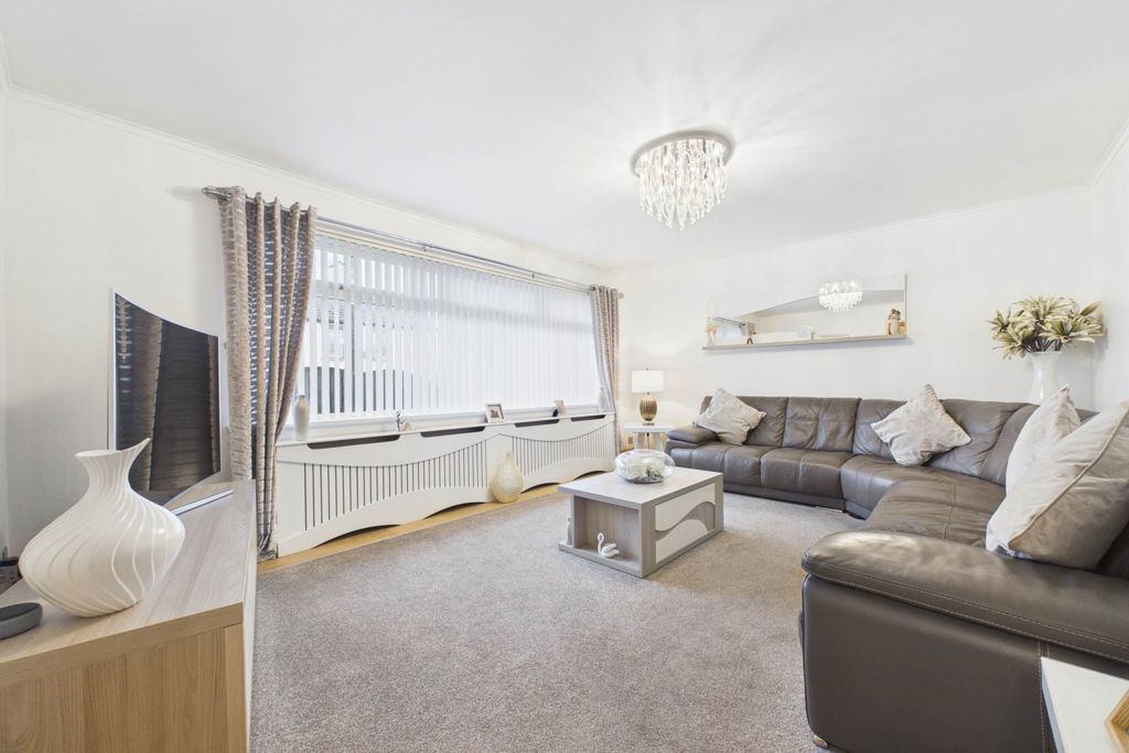 Property photo 2 of 25