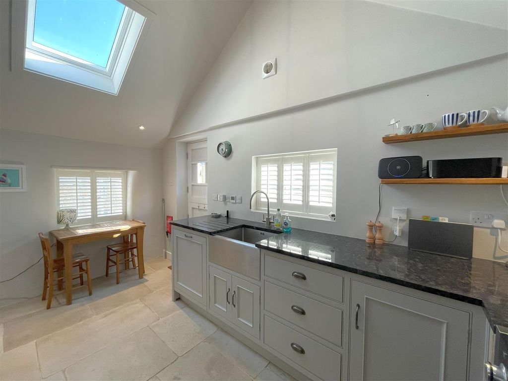 Property photo 3 of 18 Kitchen.Jpg