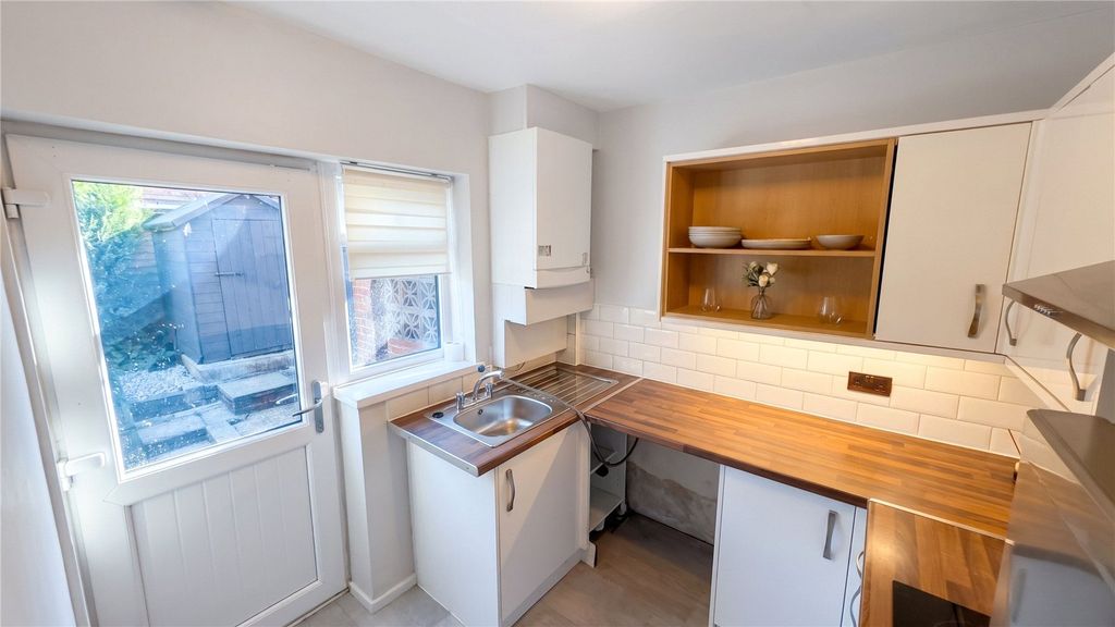Property photo 3 of 14 Kitchen