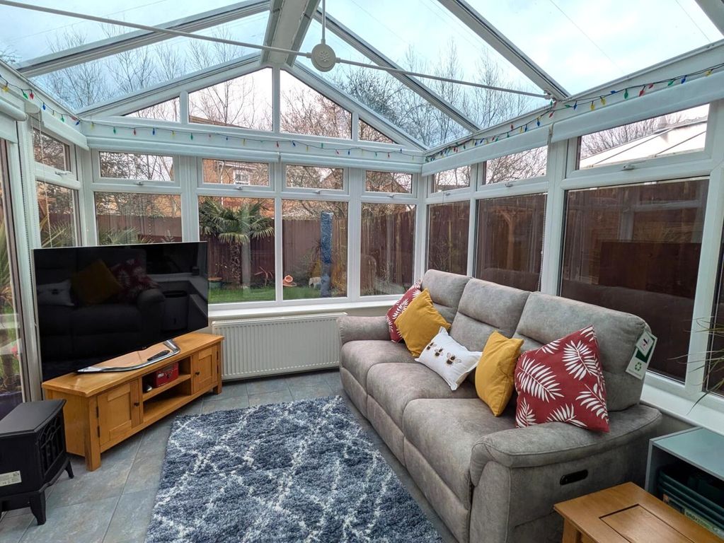 Property photo 3 of 28 Conservatory