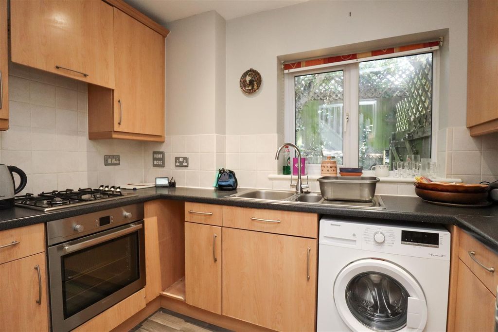 Property photo 3 of 14 Kitchen