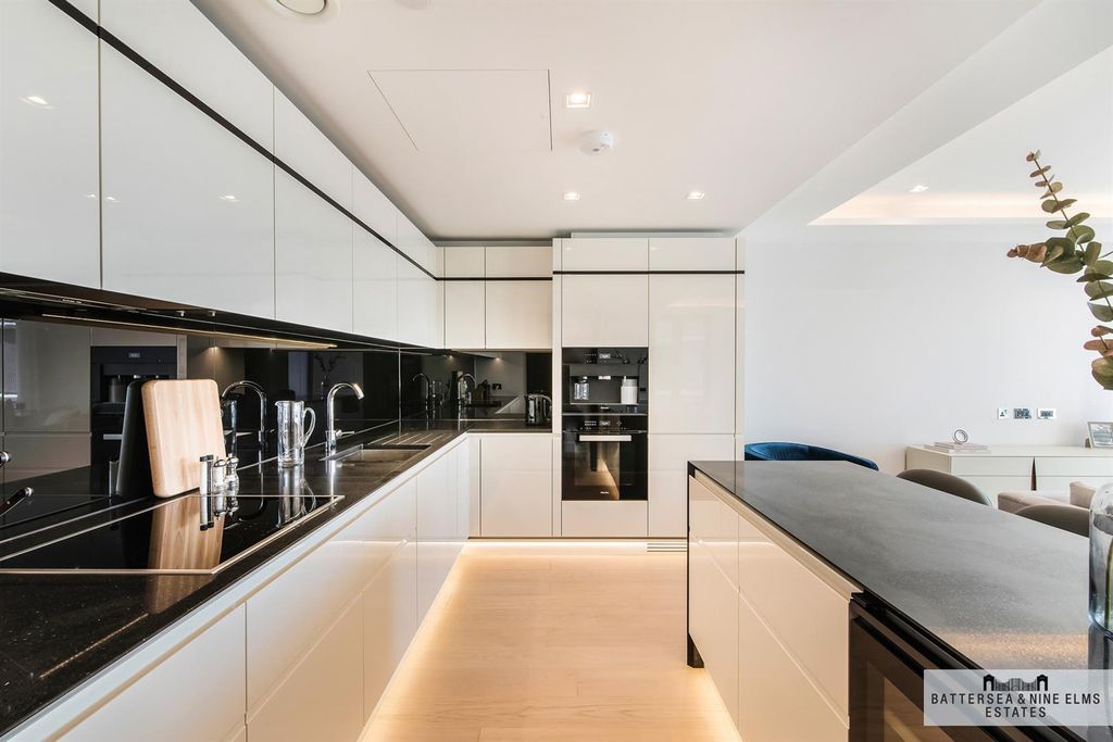 Property photo 2 of 26