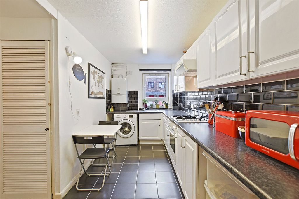 Property photo 2 of 7 Kitchen