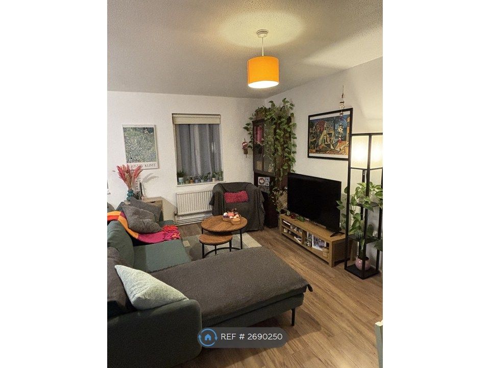 Property photo 1 of 14 Living Room