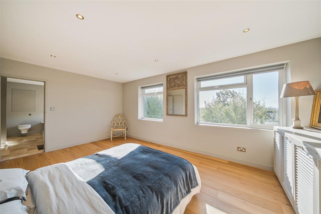 Property photo 3 of 15 Picture No. 10