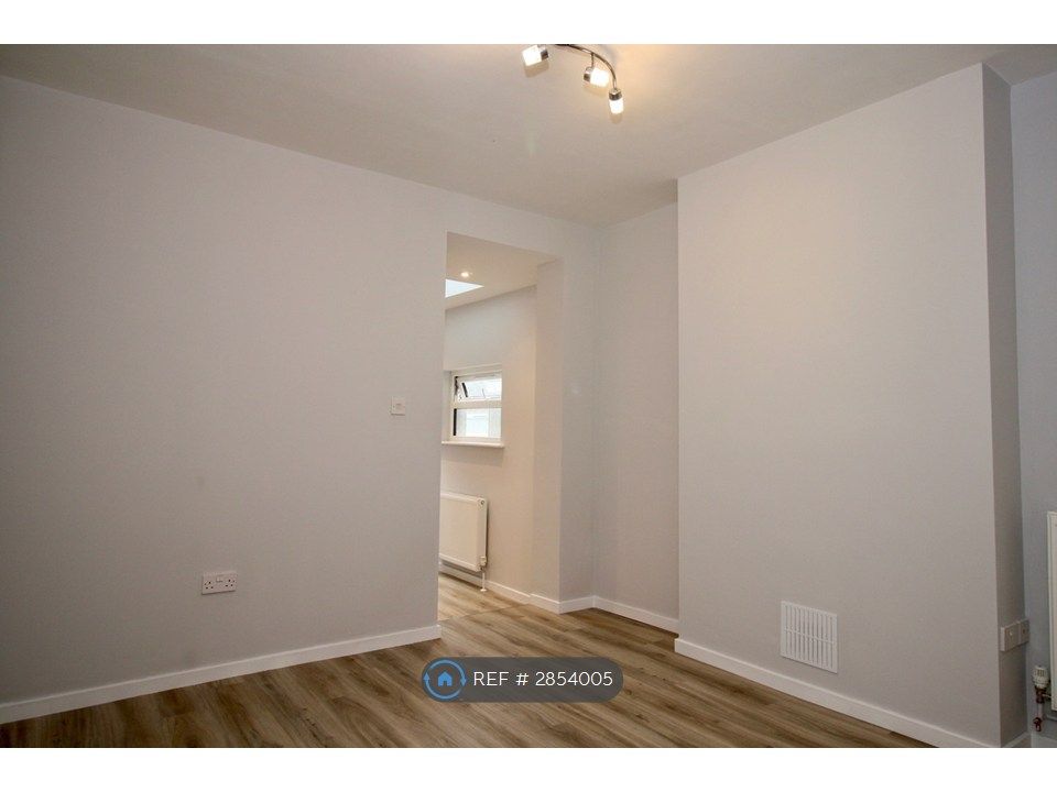 Property photo 3 of 11 Dining Room