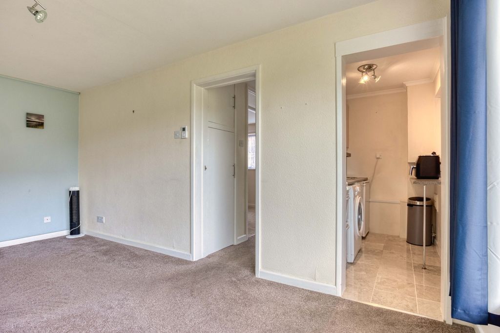 Property photo 3 of 11 Ewemove Taunton - Deane Drive (5)