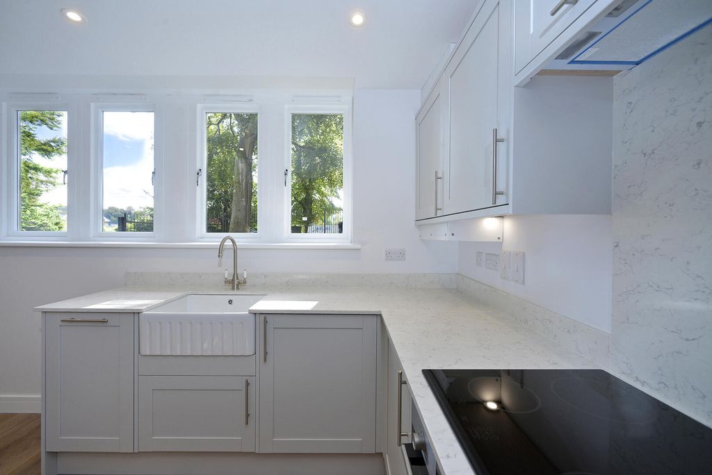 Property photo 3 of 12 Kitchen