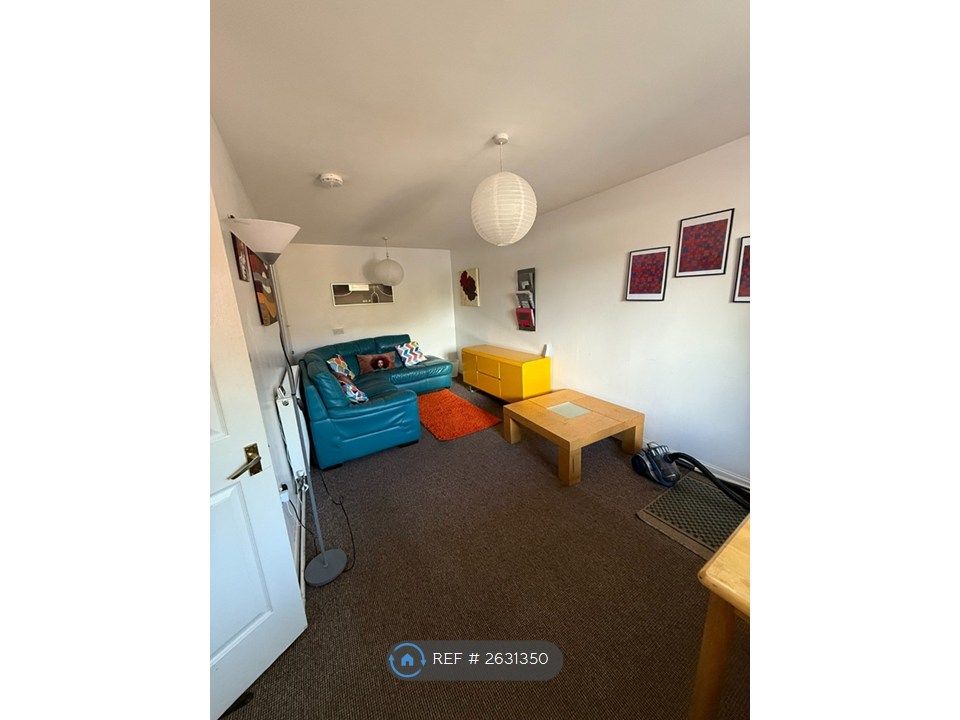 Property photo 2 of 18 Lounge