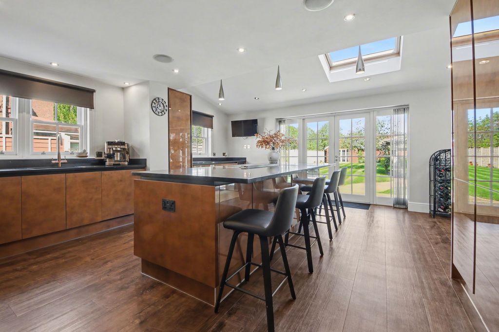 Additional image 3 of 4 bed detached house for salePortsmouth Road, Southampton SO19