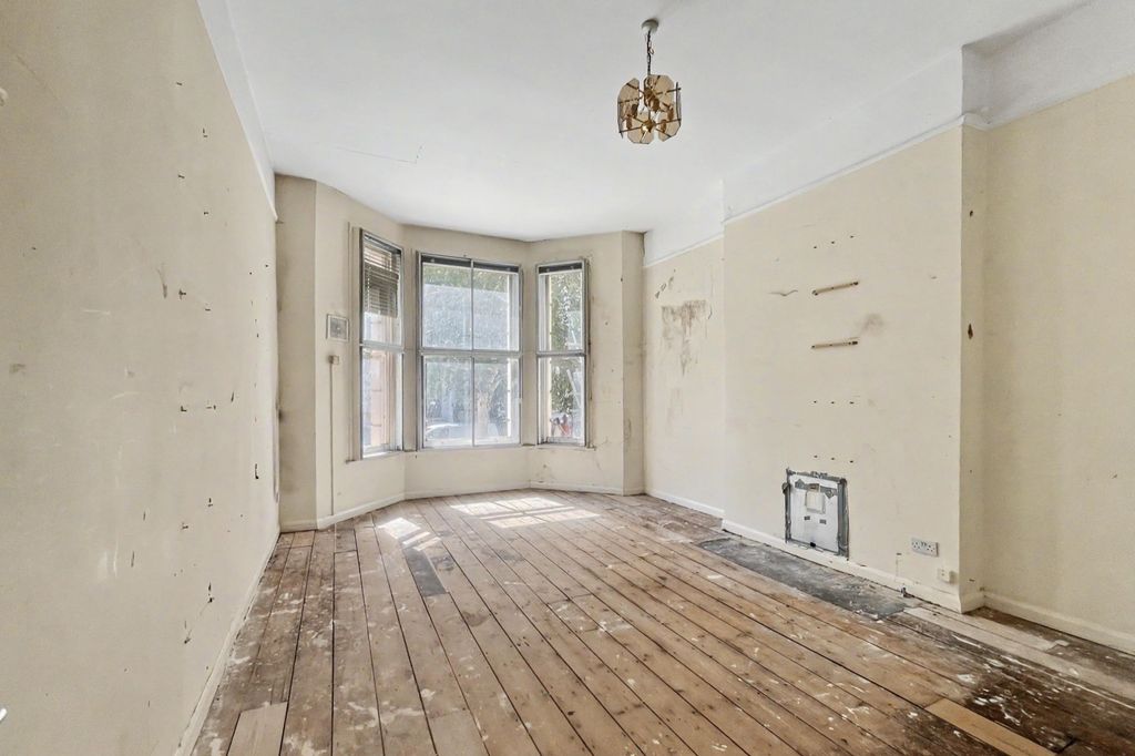 Property photo 3 of 11 4B Longridge Road, Earl's Court, London Sw5 9Sl