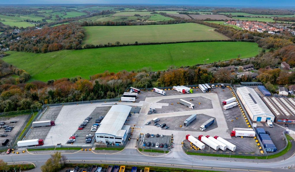 Property photo 1 of 9 Photo 3