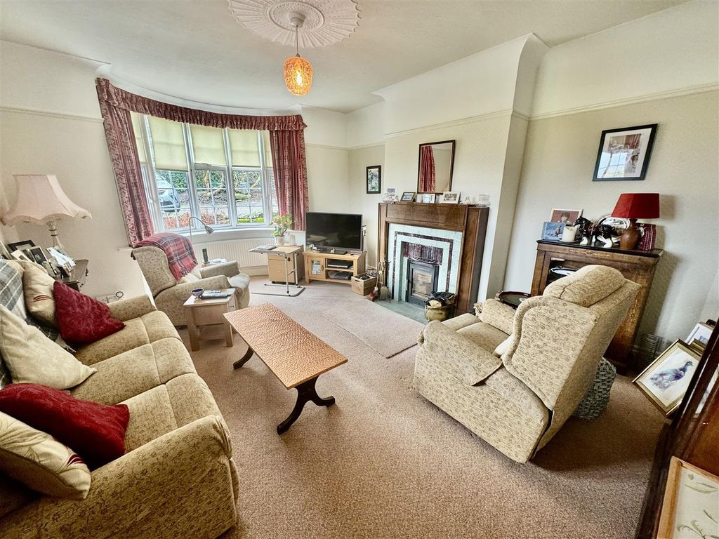 Property photo 3 of 20 Living Room